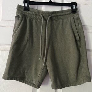Almost new, Old  Navy men’s green shorts Adult Small